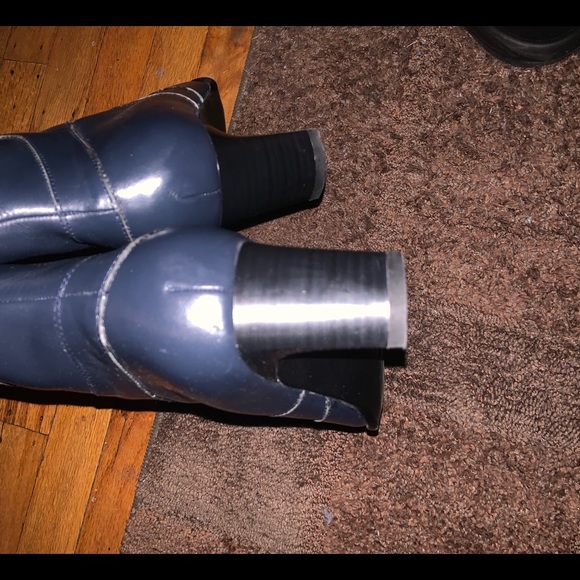 Boots - Picture 3 of 4